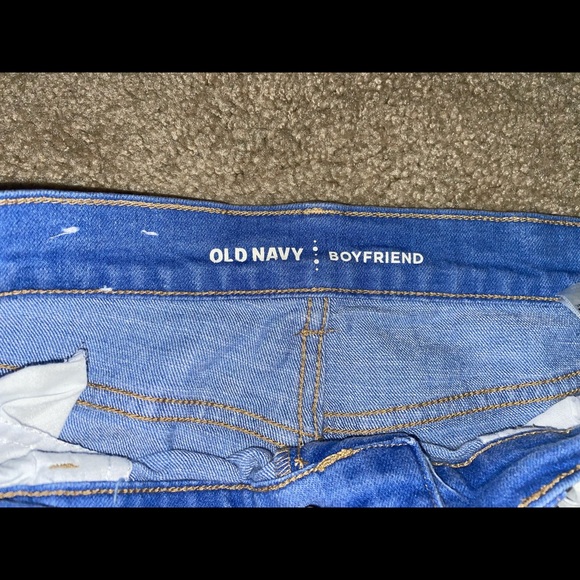 Old Navy Ripped Denim Shorts Size 4 Boyfriend Style - Picture 3 of 5
